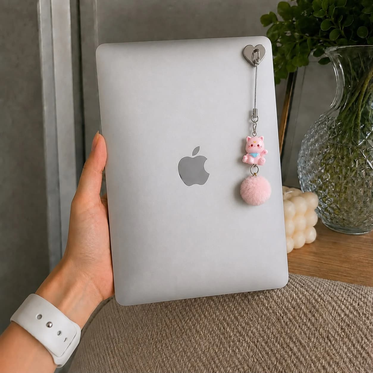 Luna Rosa — em uso num notebook