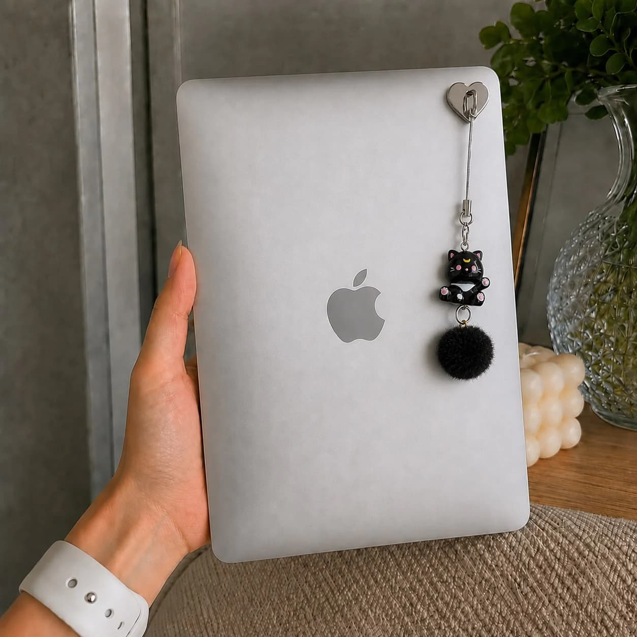 Salem Preto — em uso num notebook